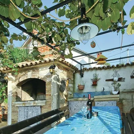 Mugeba 3 Bedroom Apartment Porec